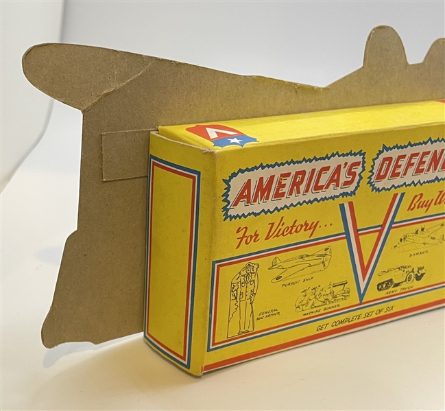 R190 Milke's America's Defenders Boeing B-17 Candy Box